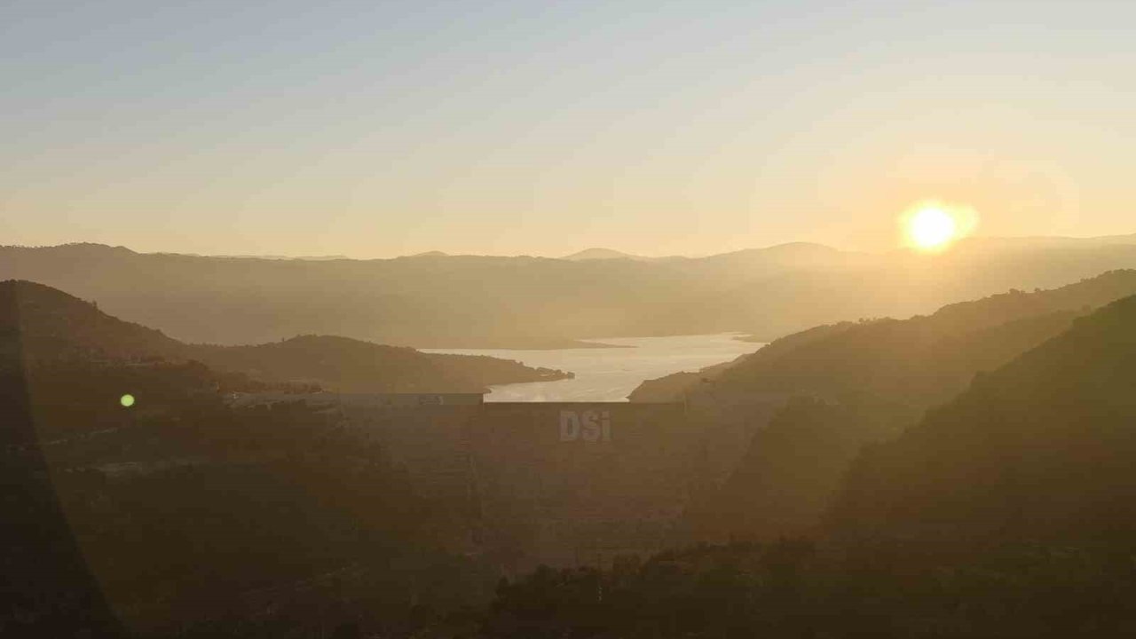 Sağanak yağışlar Atatürk Barajı’na can verdi
