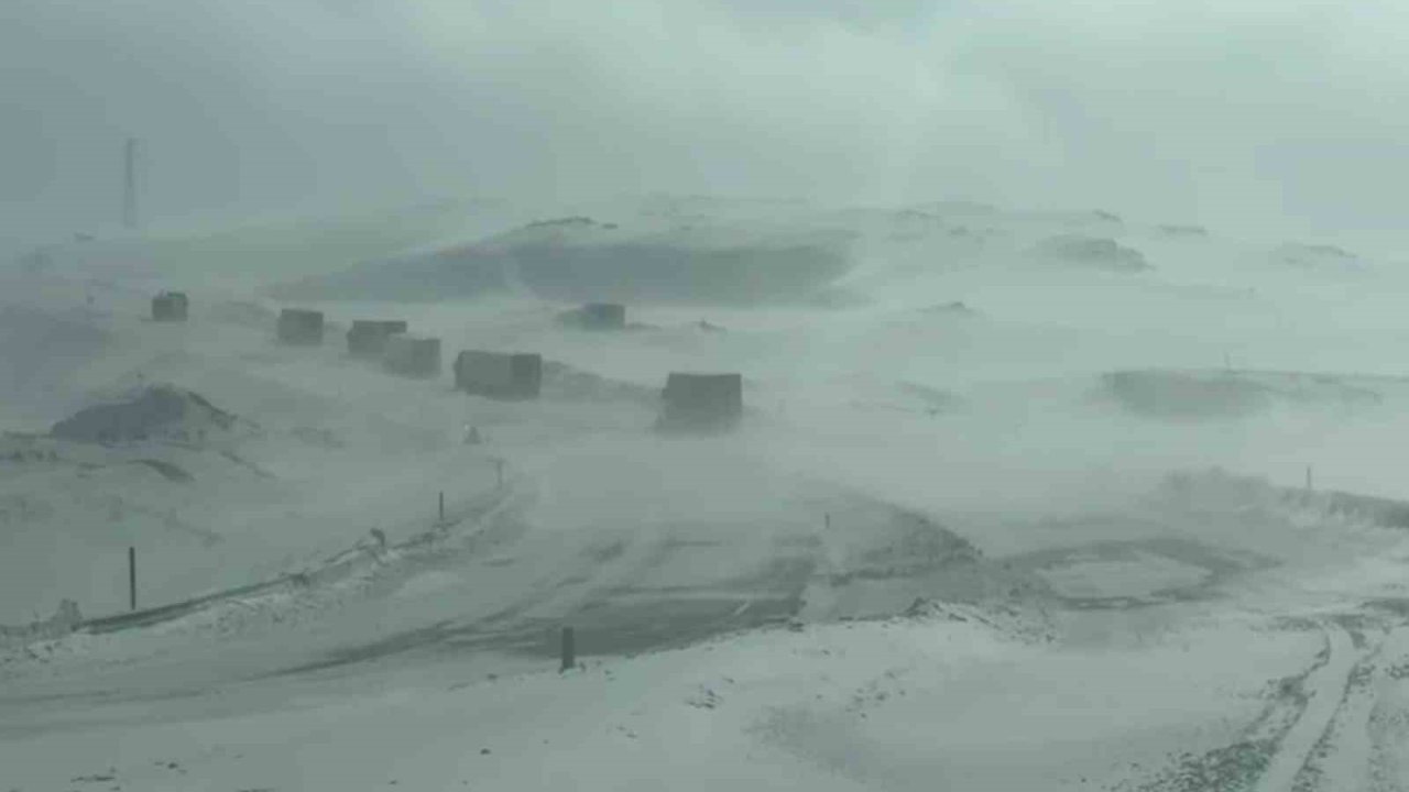 Kar ve tipi, Tendürek geçidini kapattı