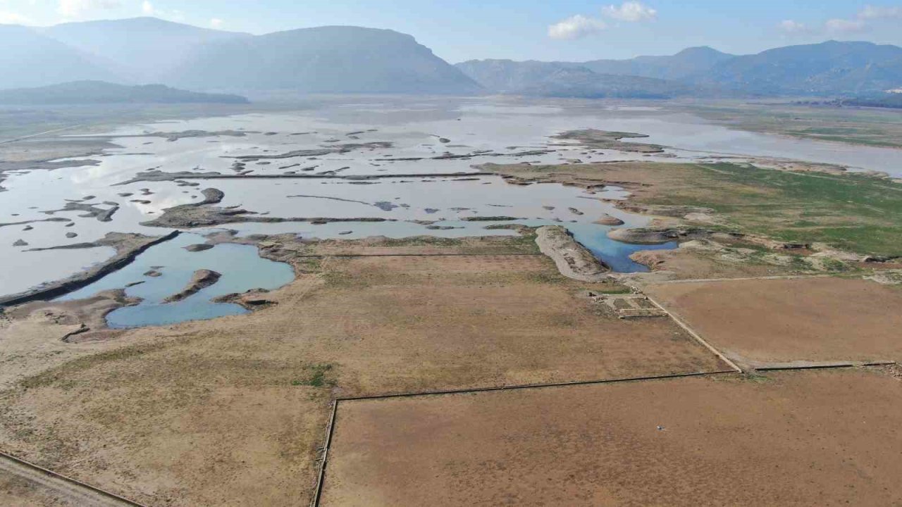 İzmir’de rekor yağışlar barajlara can suyu oldu