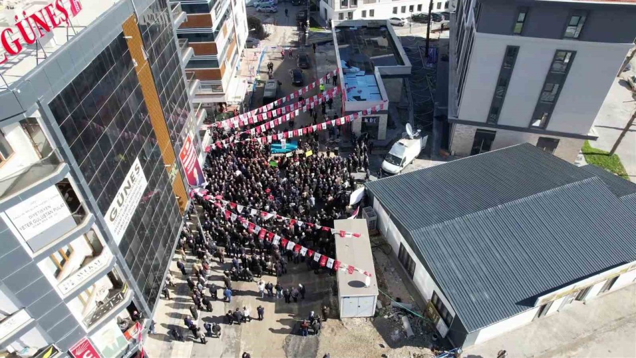 CHP Genel Başkanı Özgür Özel’in halk buluşmasına vatandaş ilgi göstermedi