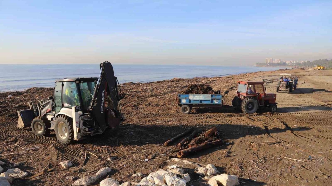 Akdeniz Belediyesinden sel sonrası yoğun çalışma