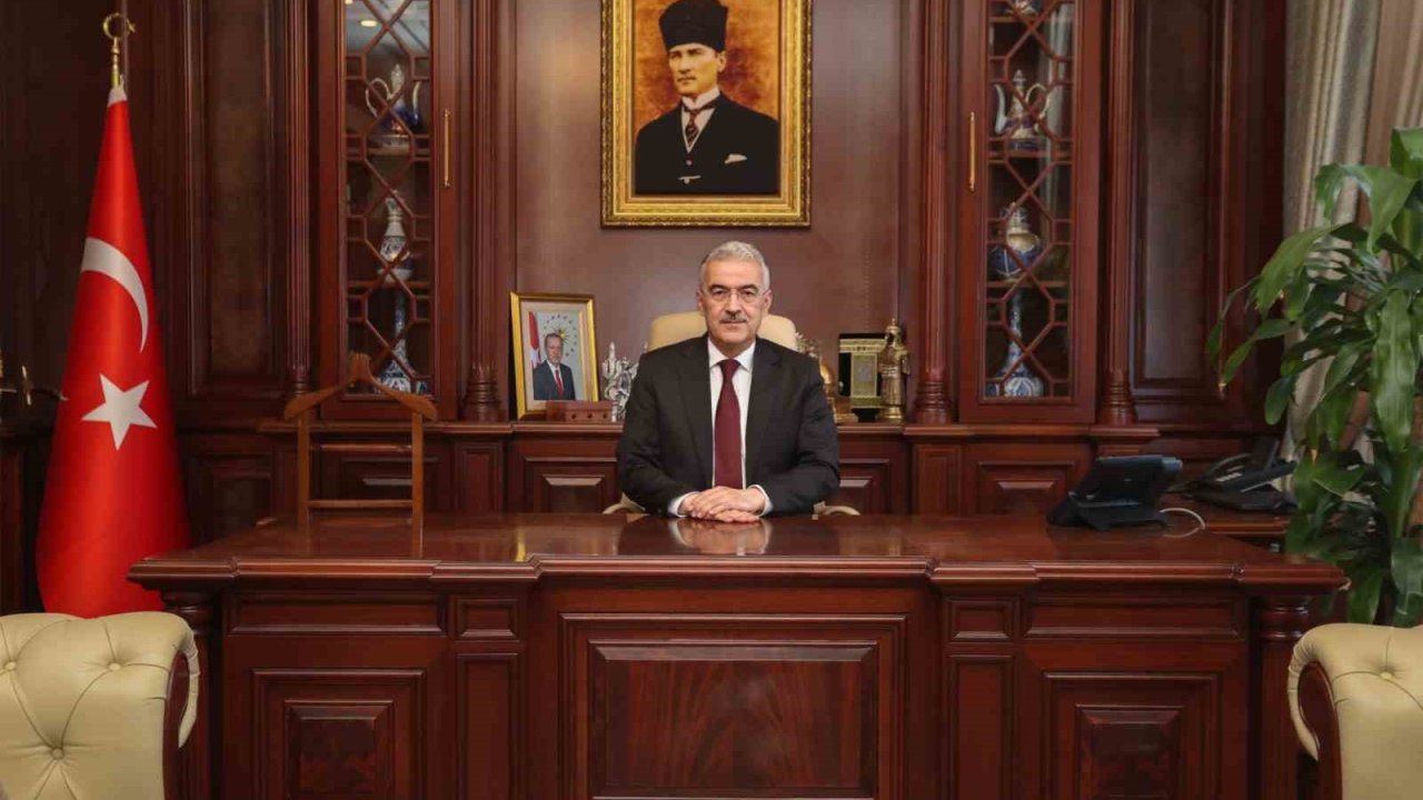 Vali Erol Ayyıldız: "Asrın felaketi, devletin ve milletin kenetlendiği tarihi bir imtihan olmuştur"