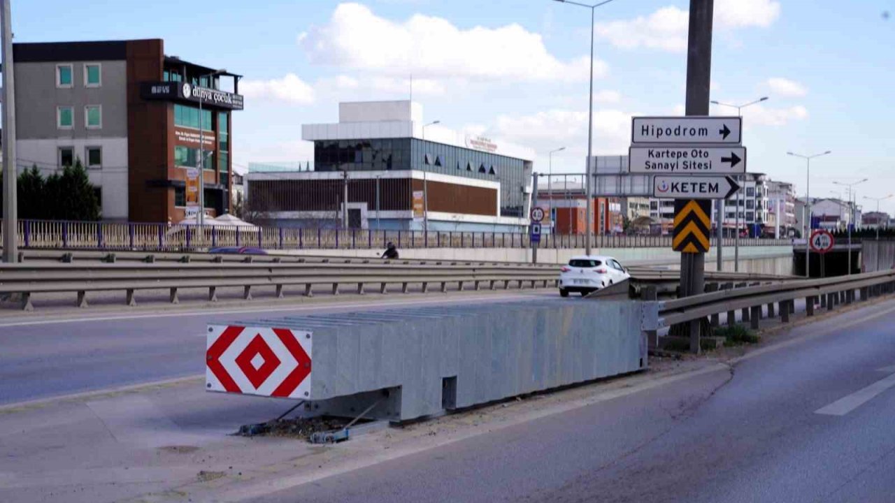 D-100’deki riskli kavşaklara "çarpışma yastığı" önlemi