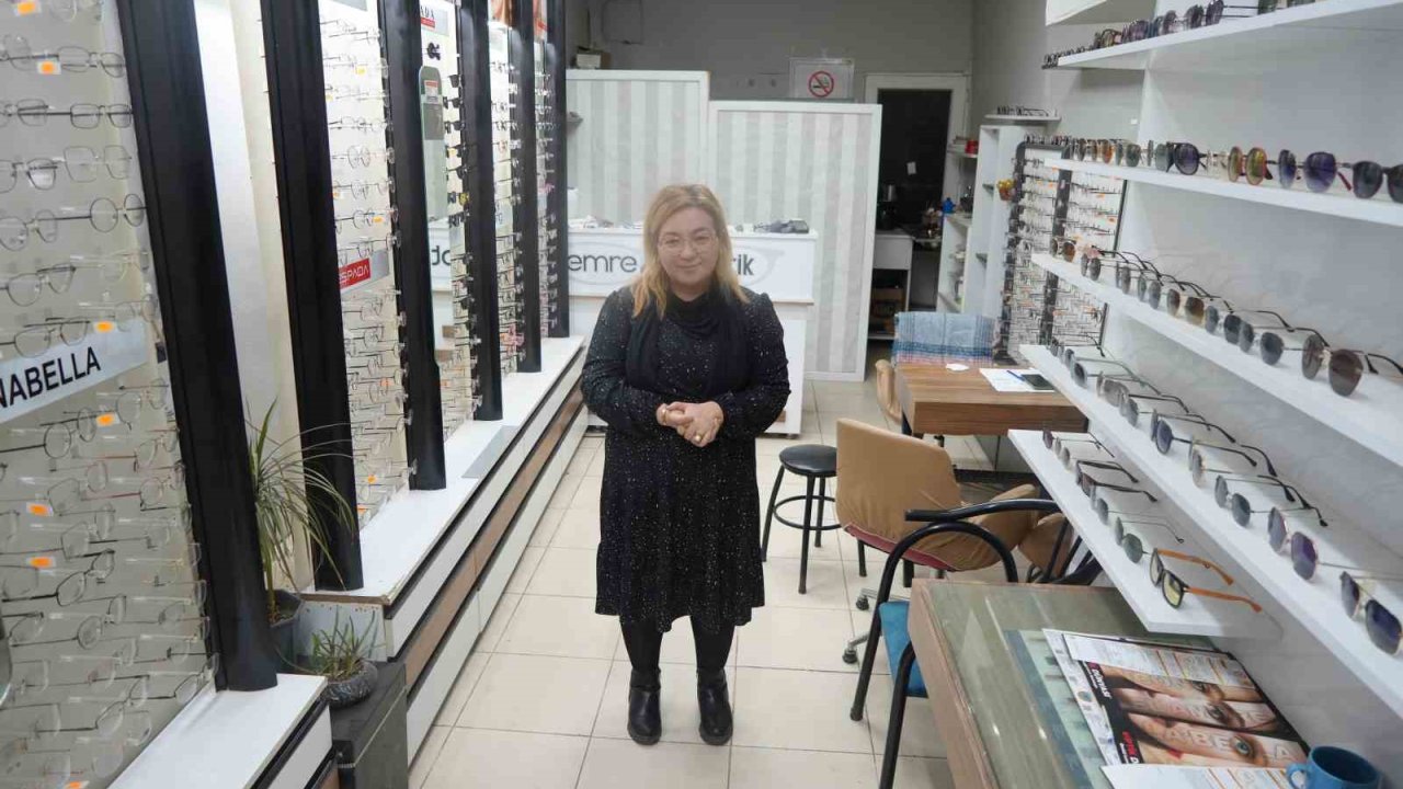 Depremde ölen eşinin mesleğini sürdürerek hayata tutundu