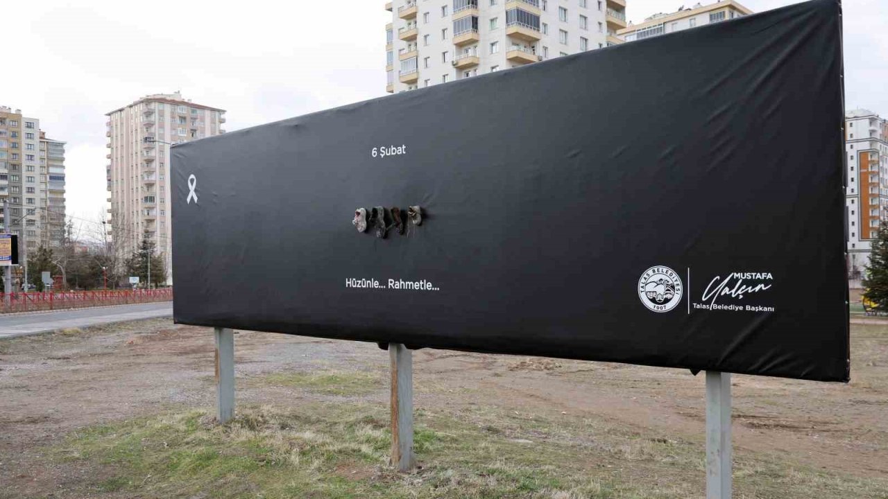 Talas billboardlarında 6 Şubat vefası: "Hüzünle... Rahmetle..."