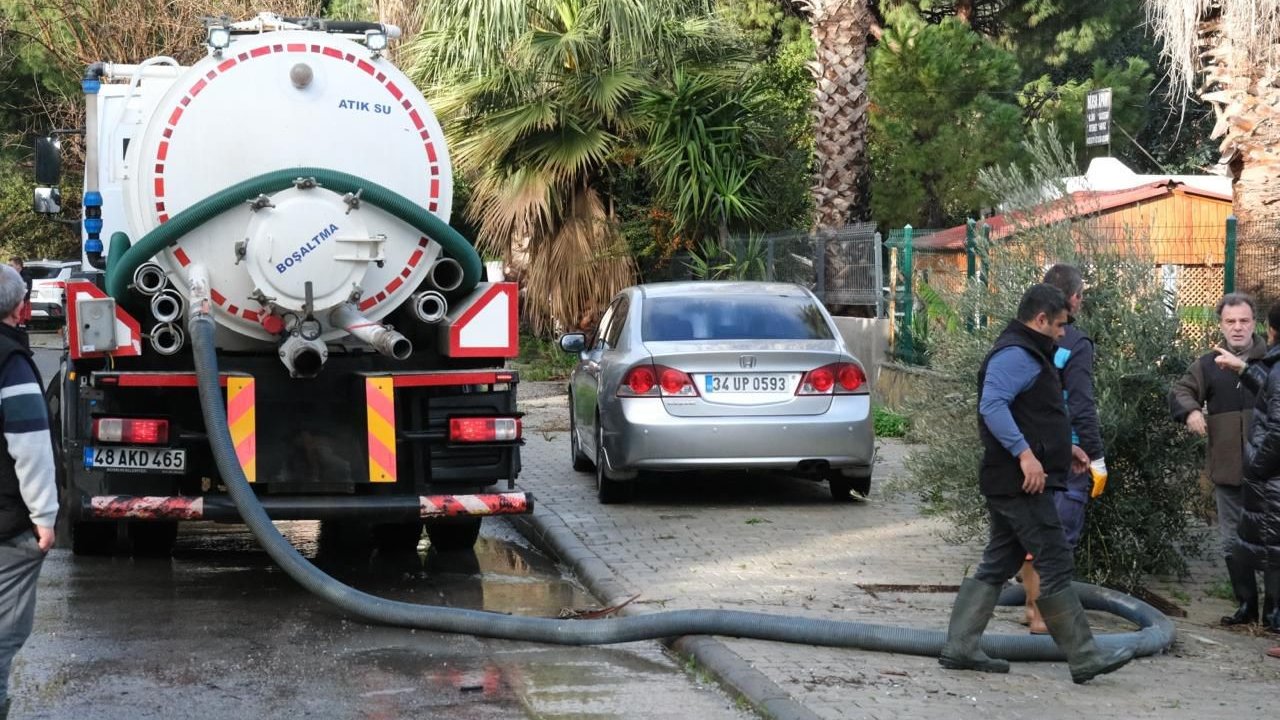 Bodrum’da sağanak yağışın bilançosu: "101 ev, 8 iş yerinde su baskını yaşandı"