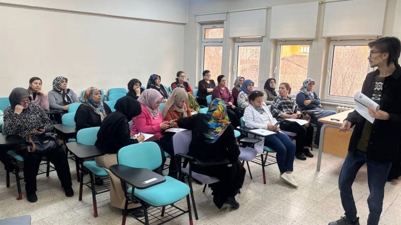 Bilecik’te kursiyerlere kumar bağımlılığı ve çocuk yetiştirme eğitimi