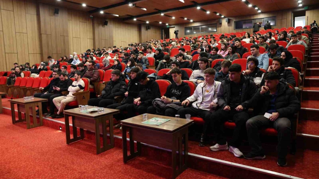 Bağcılar’da iş arayanlar ile iş verenler "Kariyer Buluşmaları"nda bir araya geldi