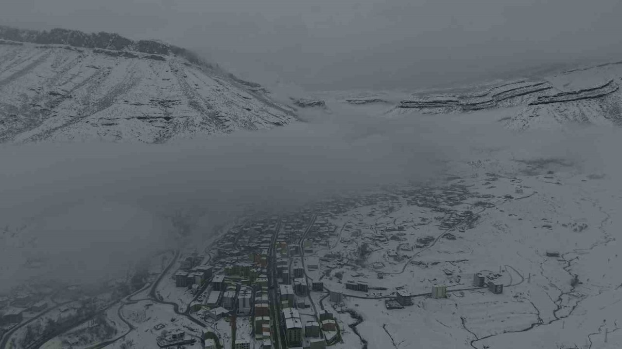 Sisle kaplanan Derecik dronla görüntülendi