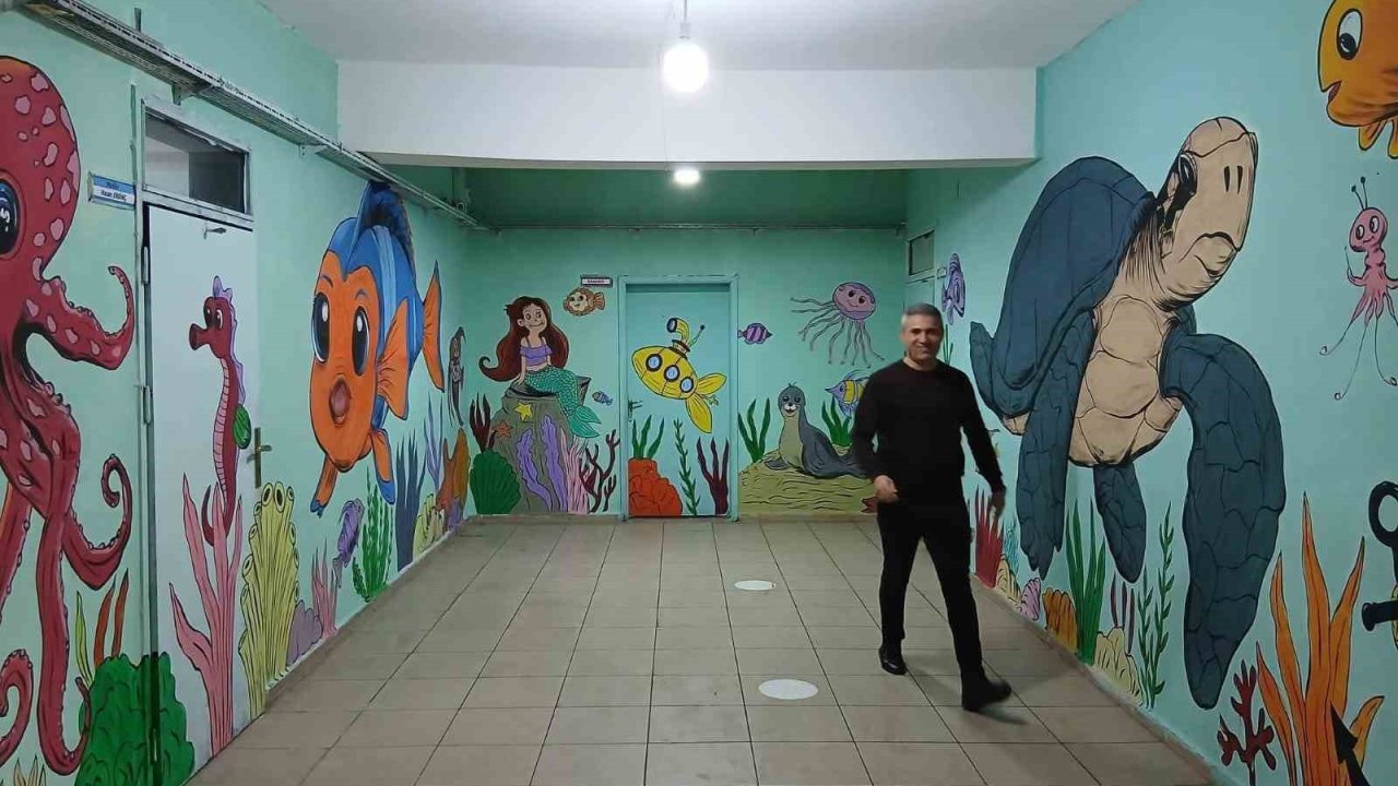 Besni’de öğretmenler okulu sanat galerisine dönüştürdü