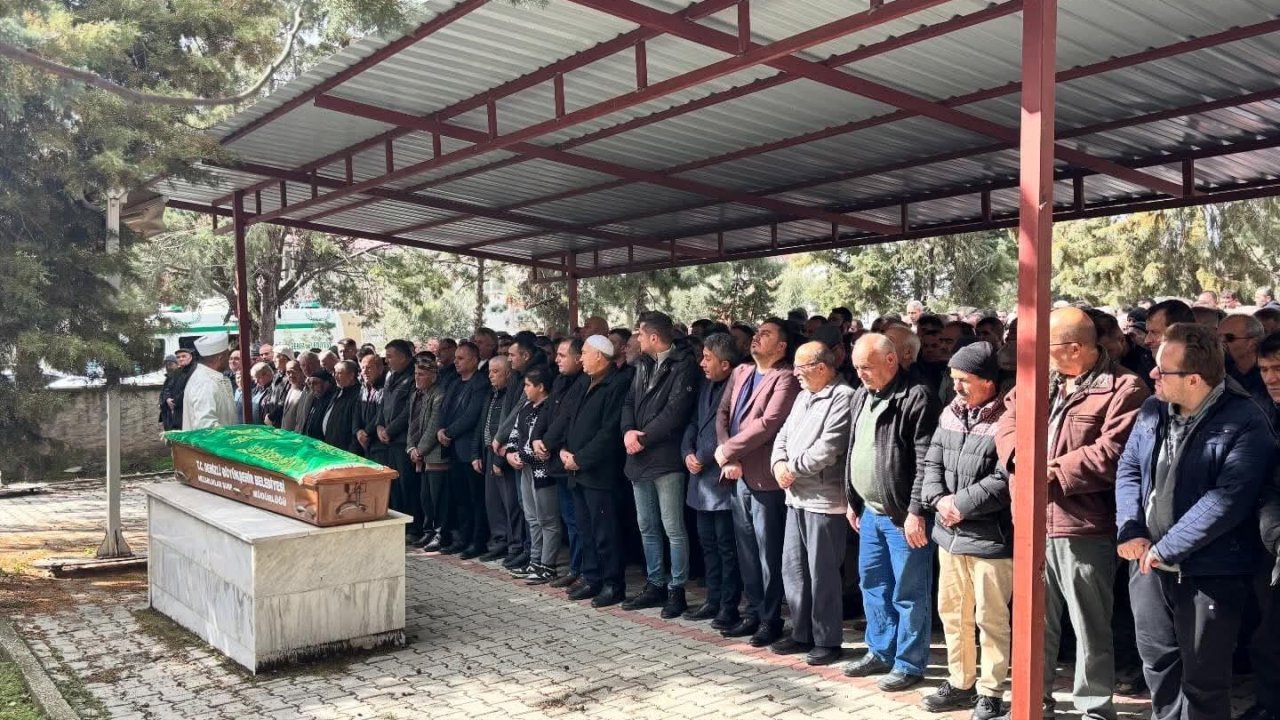 İş kazasında hayatını kaybeden belediye personeli toprağa verildi