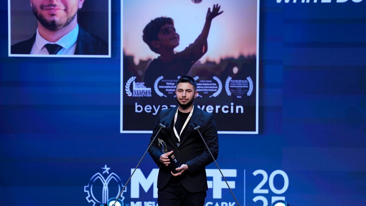 HKÜ mezunu ve yüksek lisans öğrencisi Berkay Ellek’in Yapay Zeka ile Ürettiği "Sultan’ın Taşı" filmi Berlin’de Türkiye’yi temsil edecek