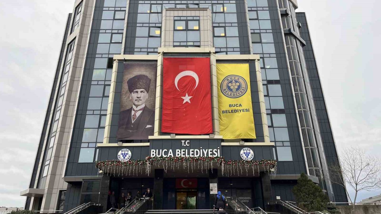 Buca Belediyesine operasyonda 26 şüpheli adliyede