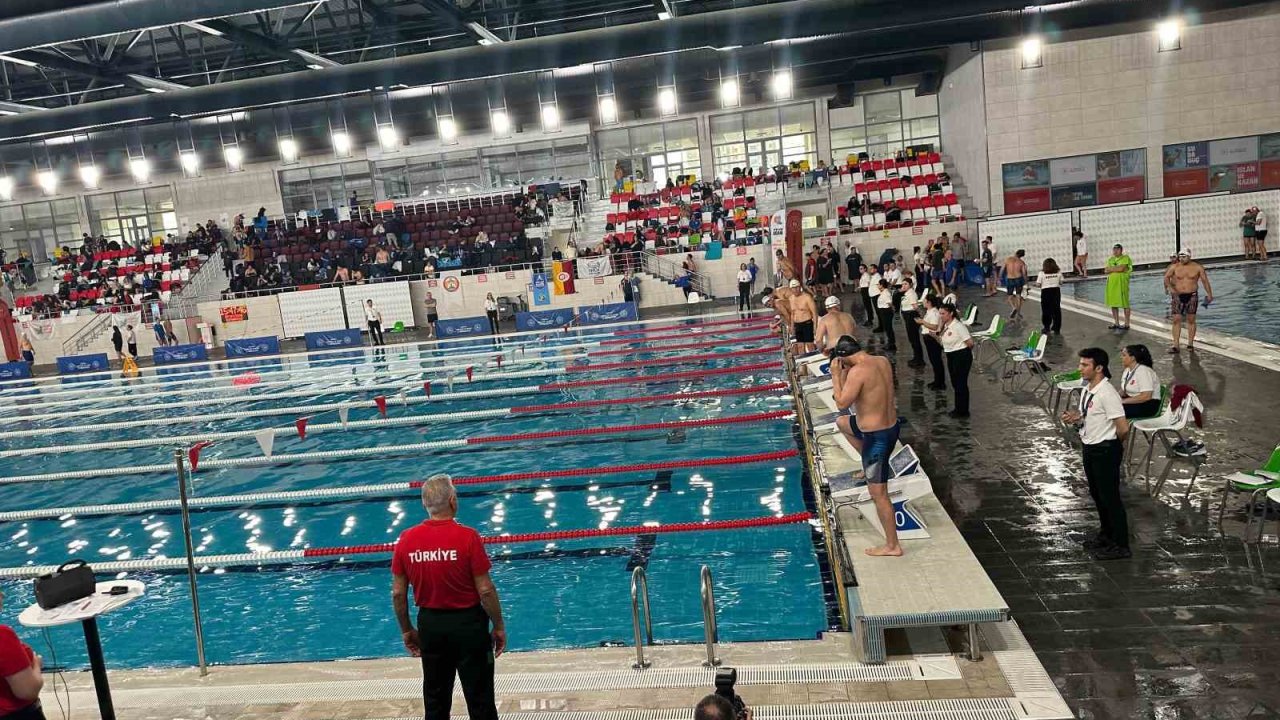 Niğdeli sporculardan Uluslararası Masterlar Türkiye Yüzme Şampiyonası’nda gururlandıran başarı