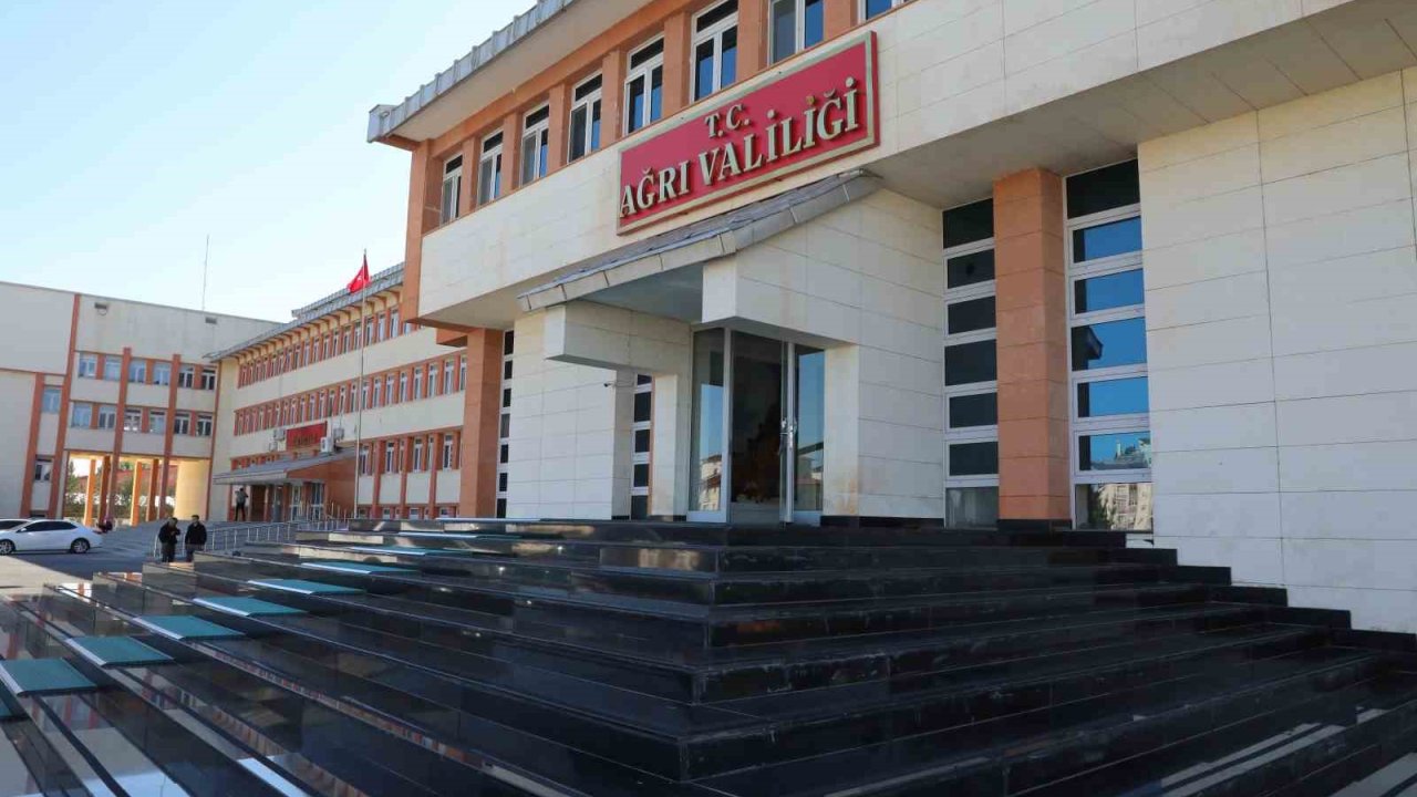 Ağrı’da köy okulları ve taşımalı eğitime kar nedeniyle 1 gün ara