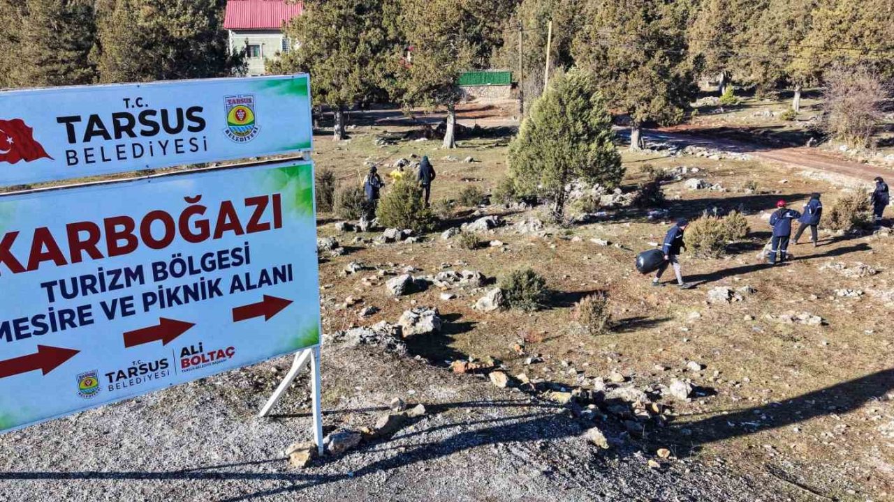 Tarsus’ta piknik sonrası doğa temizliği