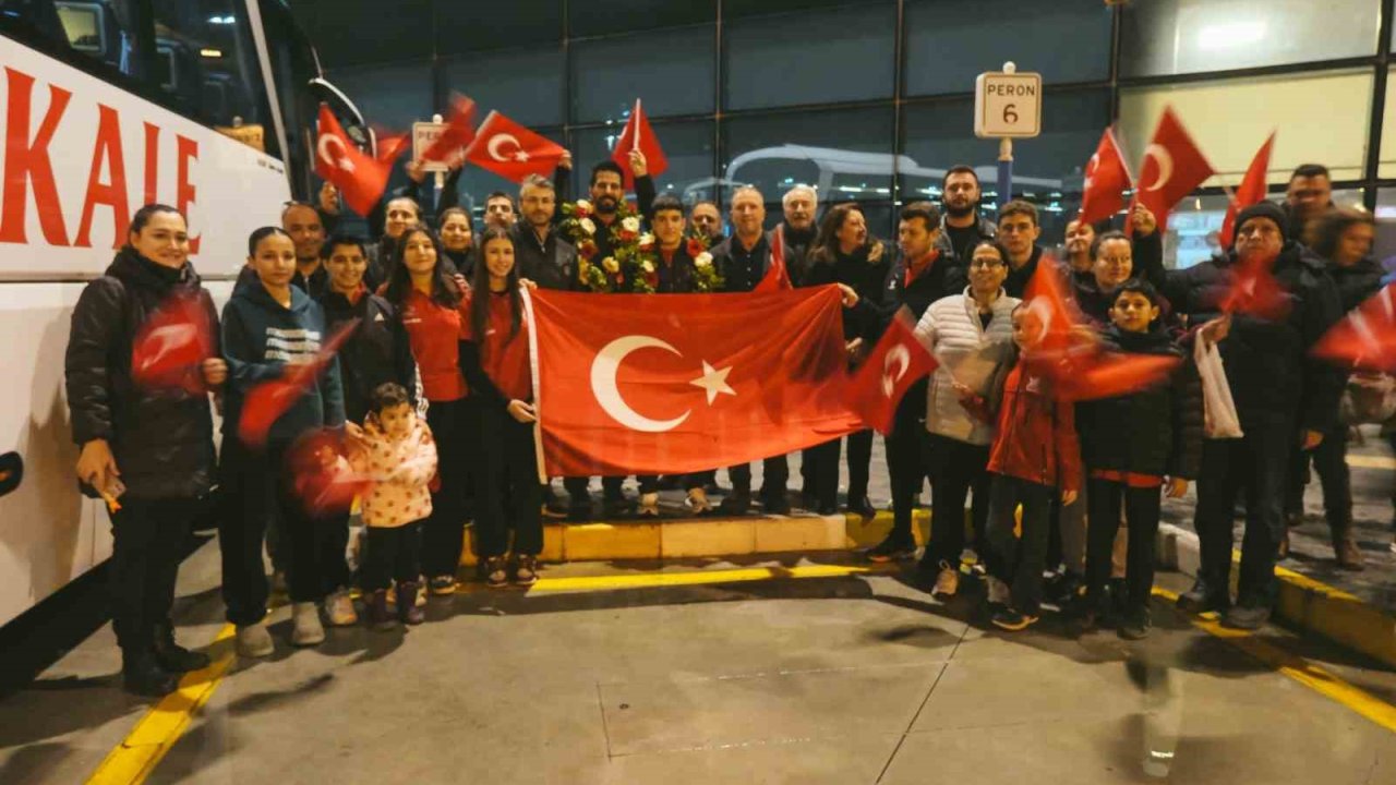 Çifte madalyalı şampiyona memleketinde coşkulu karşılama