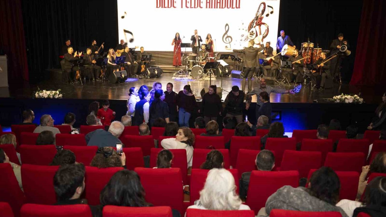 Mersin’de ‘Dilde Telde Anadolu’ konseriyle türkü rüzgârı esti