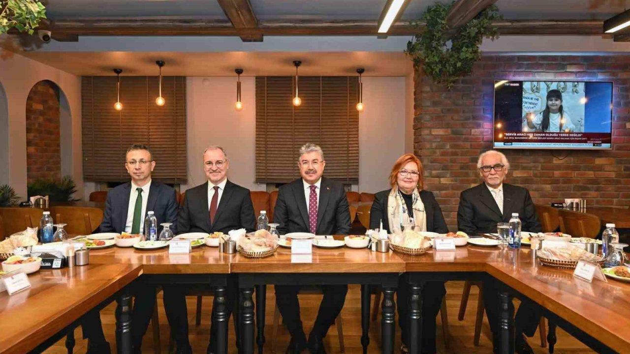 Emekliliğe ayrılacak Eskişehir Valiliği Yazı İşleri Müdürü için veda yemeği