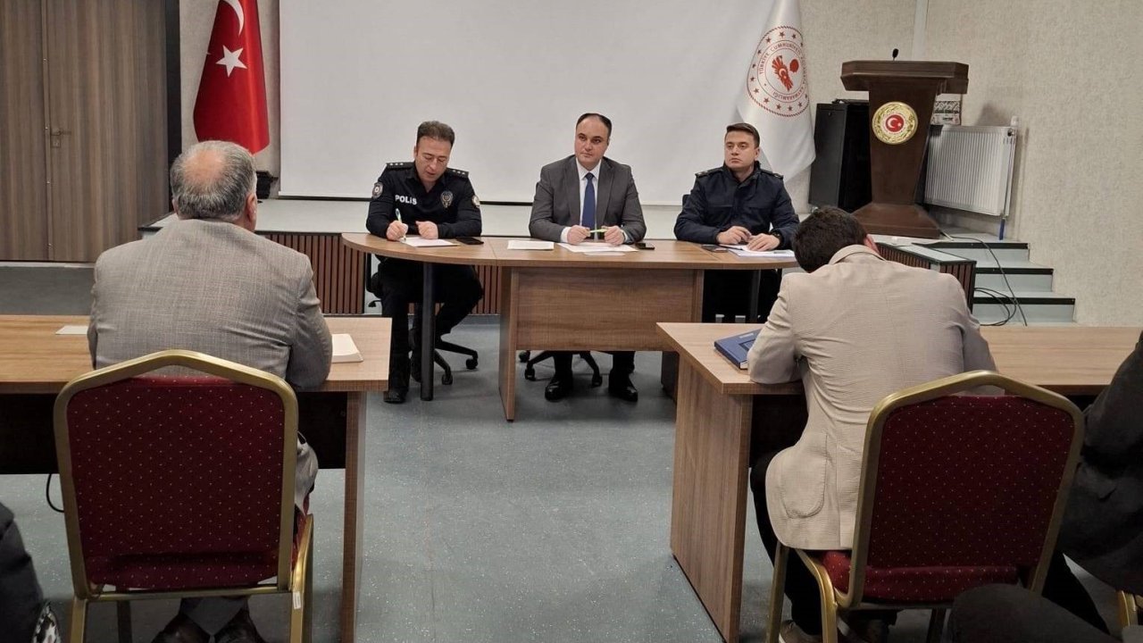 Aslanapa’da eğitim-öğretim yılı tedbirleri toplantısı yapıldı