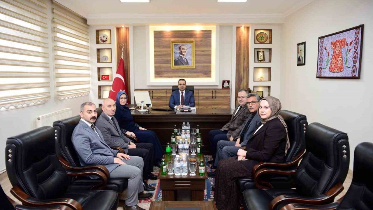 Rektör Kibar Sarıgöl’de temaslarda bulundu