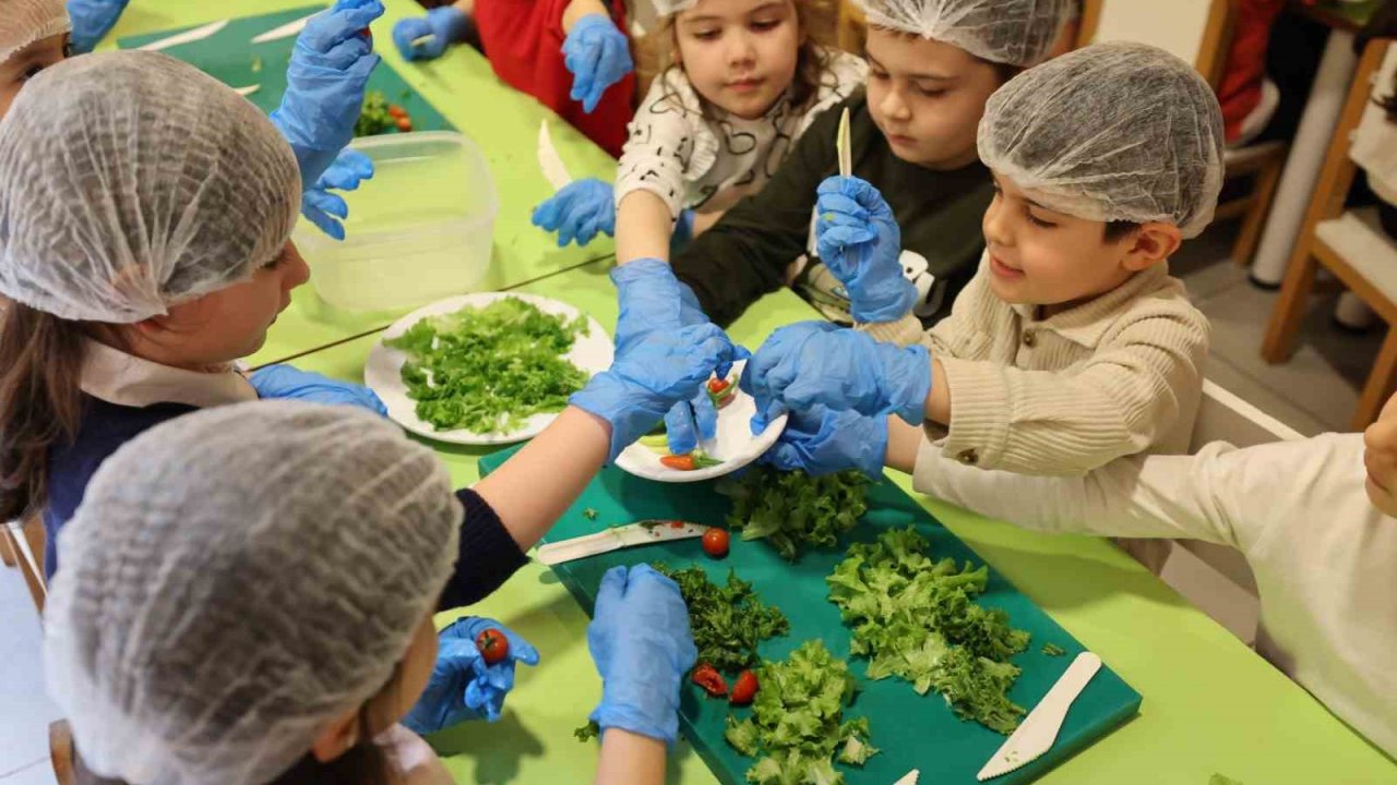 Merkezefendi Atatürk Bilim Merkezine minik öğrenciler ziyaret etti