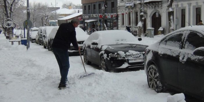 Kars'ta kar ve tipi geçit vermiyor: 52 köy yolu ulaşıma kapandı