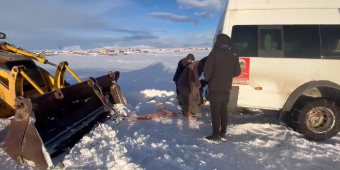 Kars’ta yolda mahsur kalan öğrencilerin imdadına ekipler yetişti