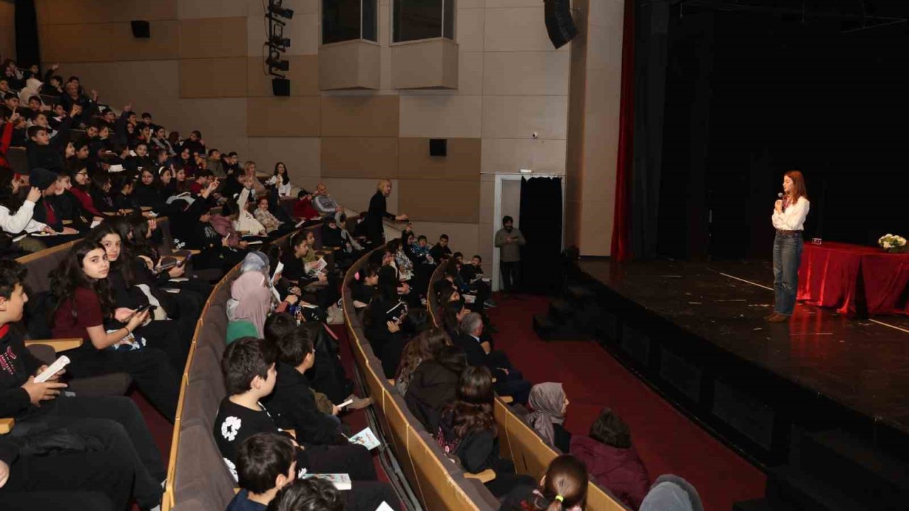 Nilüferli öğrenciler yazar Melis Sena Yılmaz ile buluştu