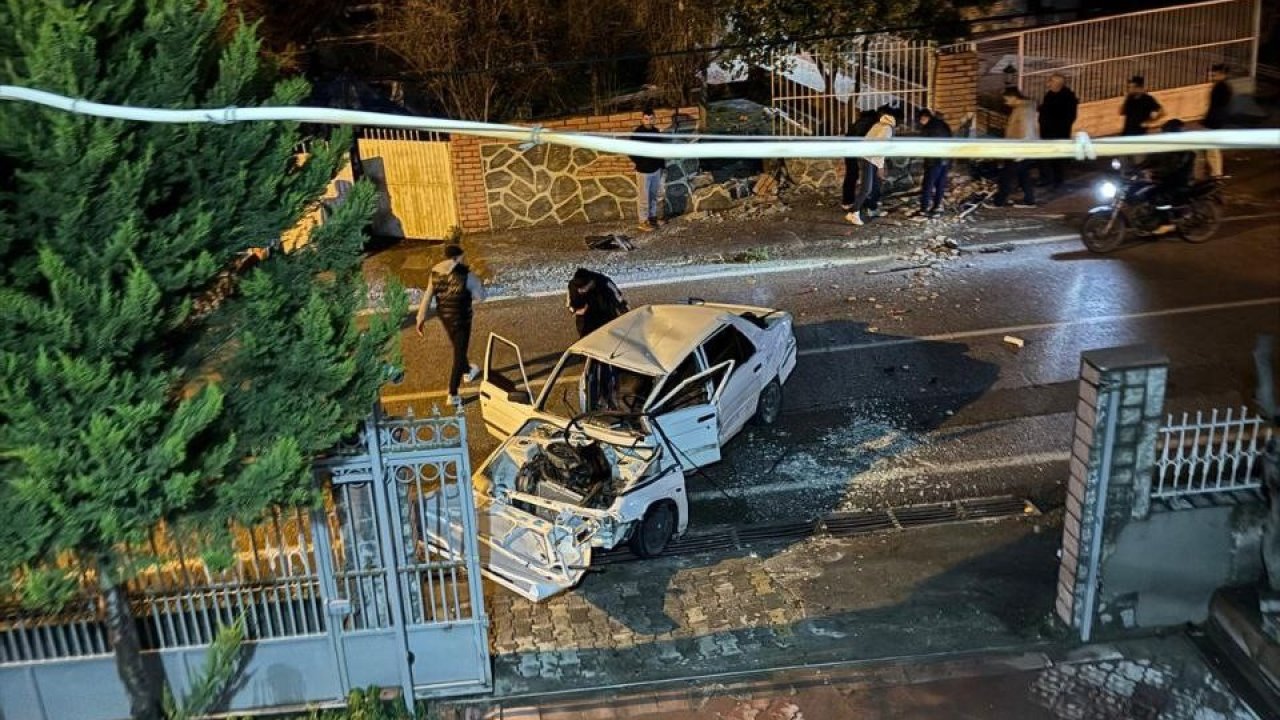 Erzin’de bahçe duvarına çarpan otomobilin sürücüsü yaralandı