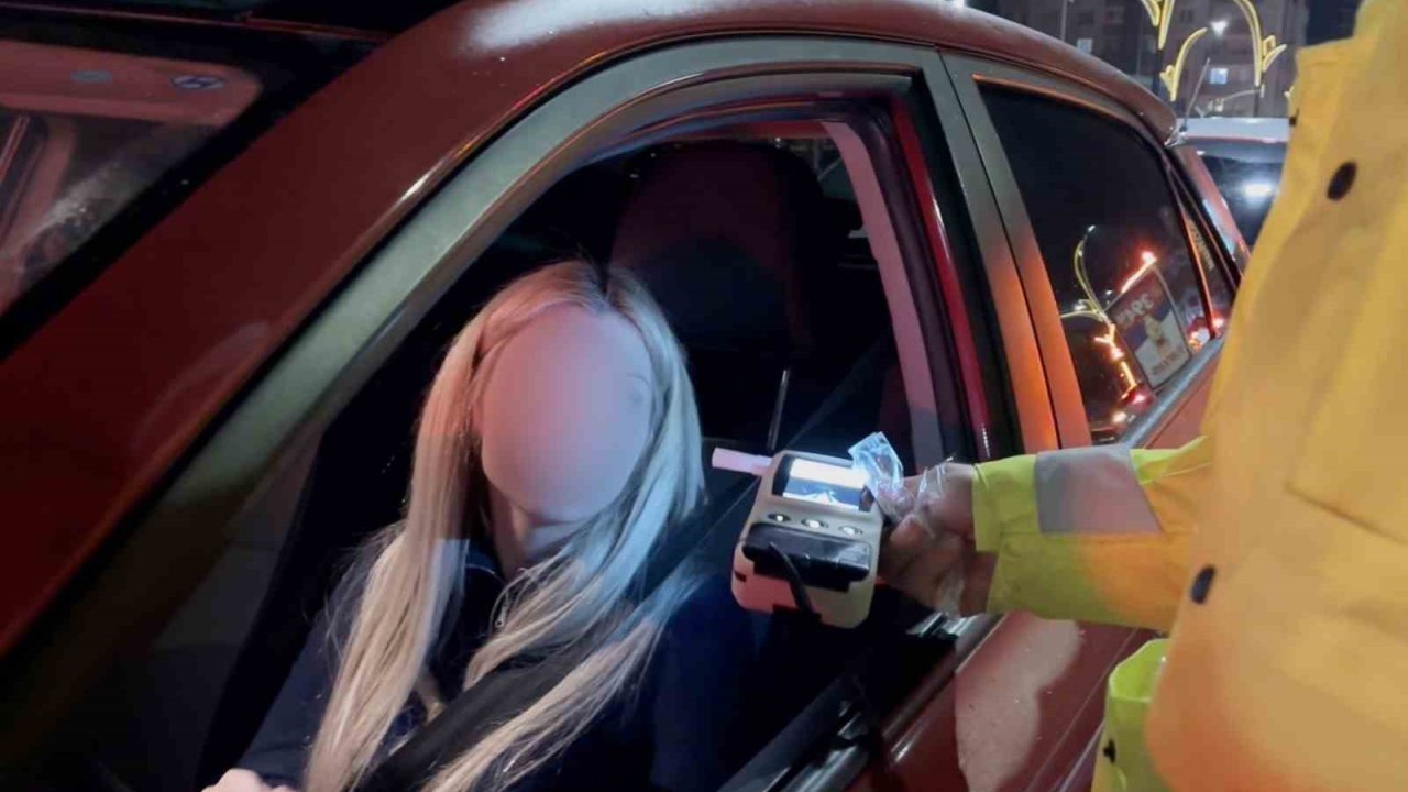 Alkollü kadın sürücünün ehliyetine el konuldu