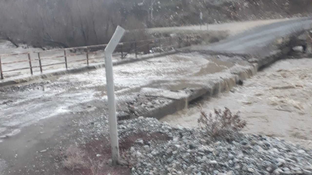 Biriman Köprüsü taştı