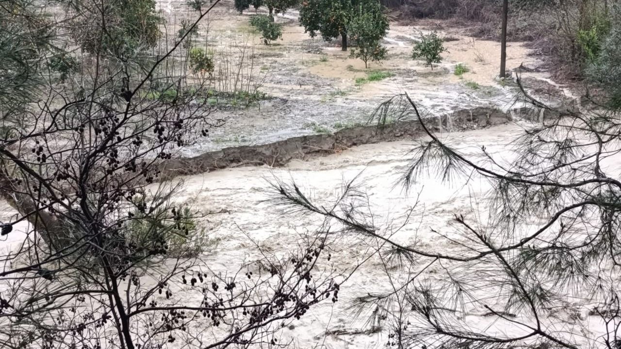 Adana’nın kuzey ilçelerinde sağanak taşkınlara neden oldu