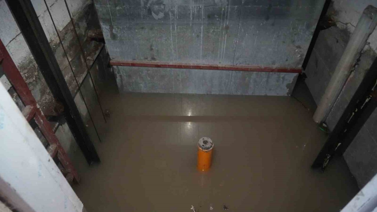 Niğde’nin Çiftlik ilçesinde yağışın ardından taşkınlar yaşandı