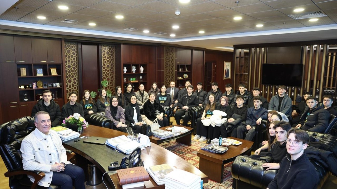 Sultangazi’de gençlik buluşmaları tam gaz devam