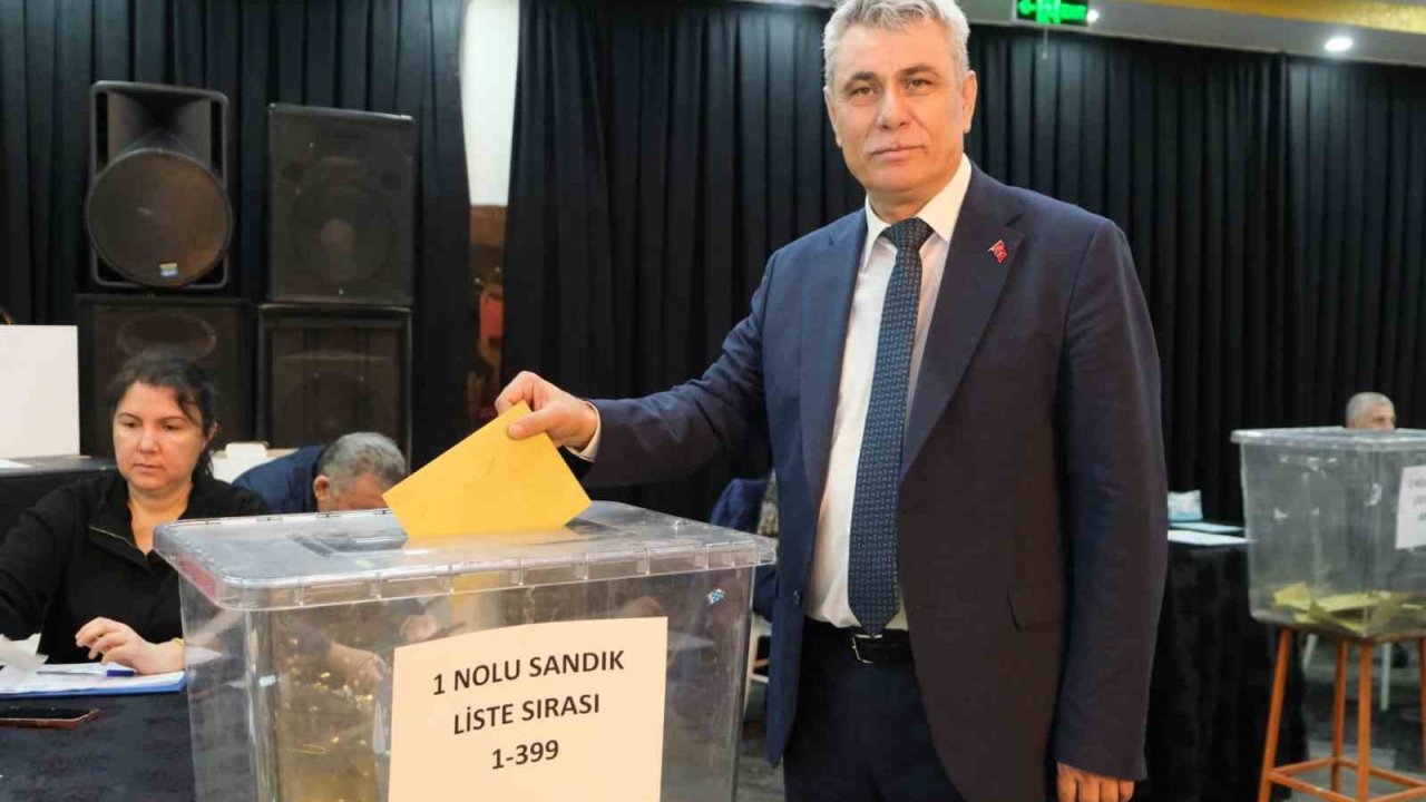 Argıncık Esnaf Odası’nda Akpınar güven tazeledi
