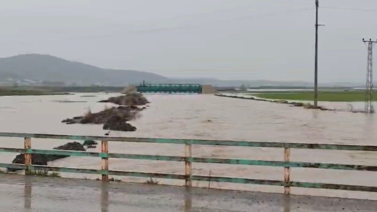 İslahiye’de sağanak sonrası ev ve tarlaları su bastı