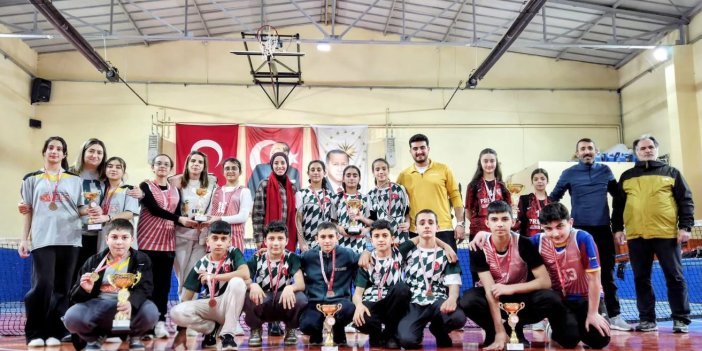 Kars'ta Okul sporları yıldız tenis müsabakaları sona erdi