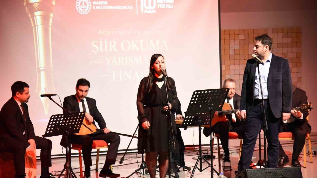 Şiir mısraları öğretmenlerin sesiyle hayat buldu