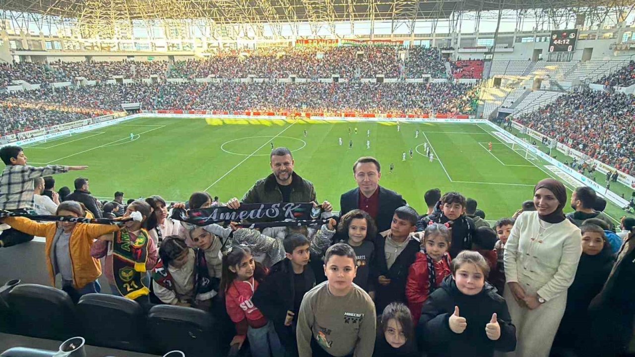 Eğil’in minikleri Amed Sportif Faaliyetler - Sakaryaspor maçında ilk kez tribün heyecanı yaşadı