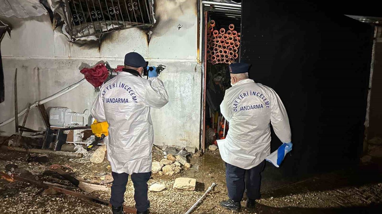 Prefabrik evde çıkan yangında karı-koca hayatını kaybetti