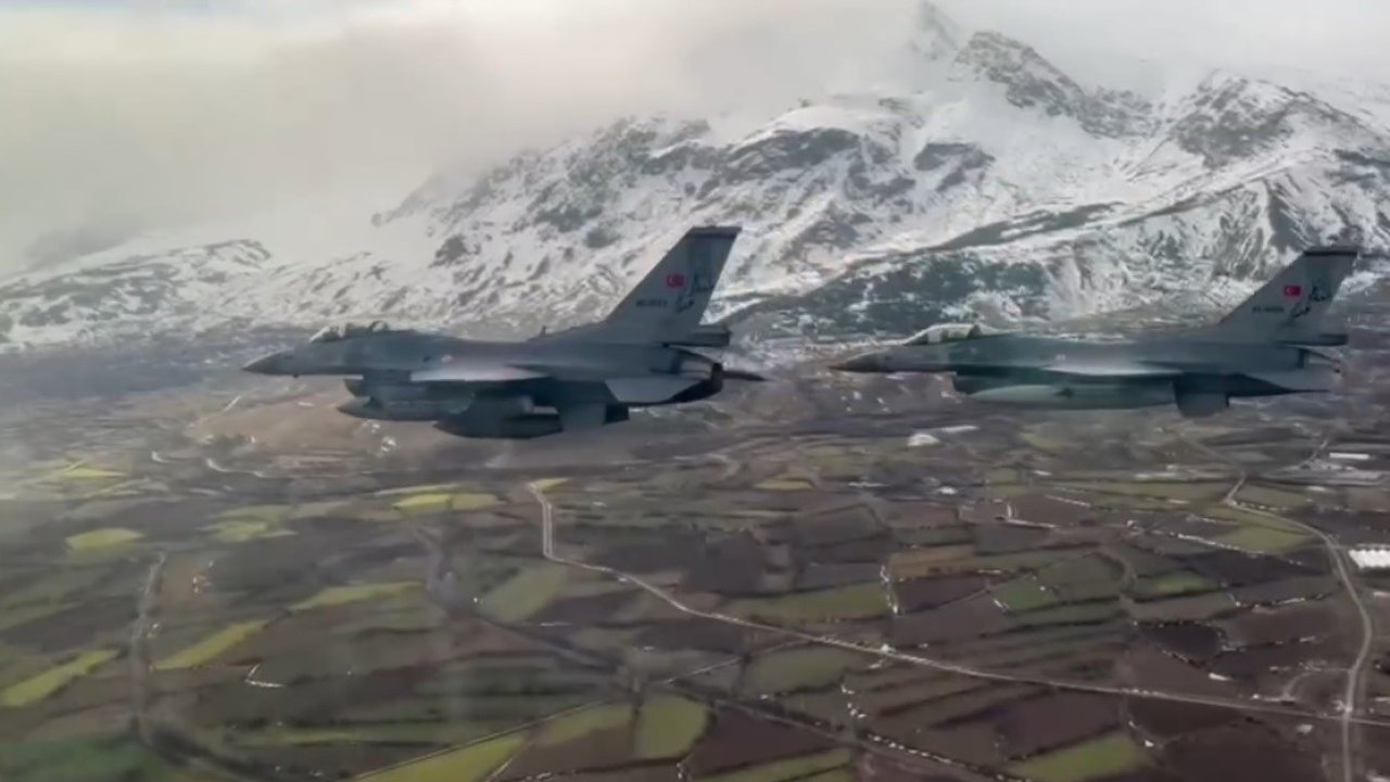 Jetler Erzincan’ın kurtuluşu için havalandı