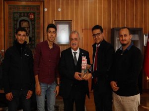 Yemenli öğrencilerden Atatürk Üniversitesi Rektörü Çomaklı'ya ziyaret