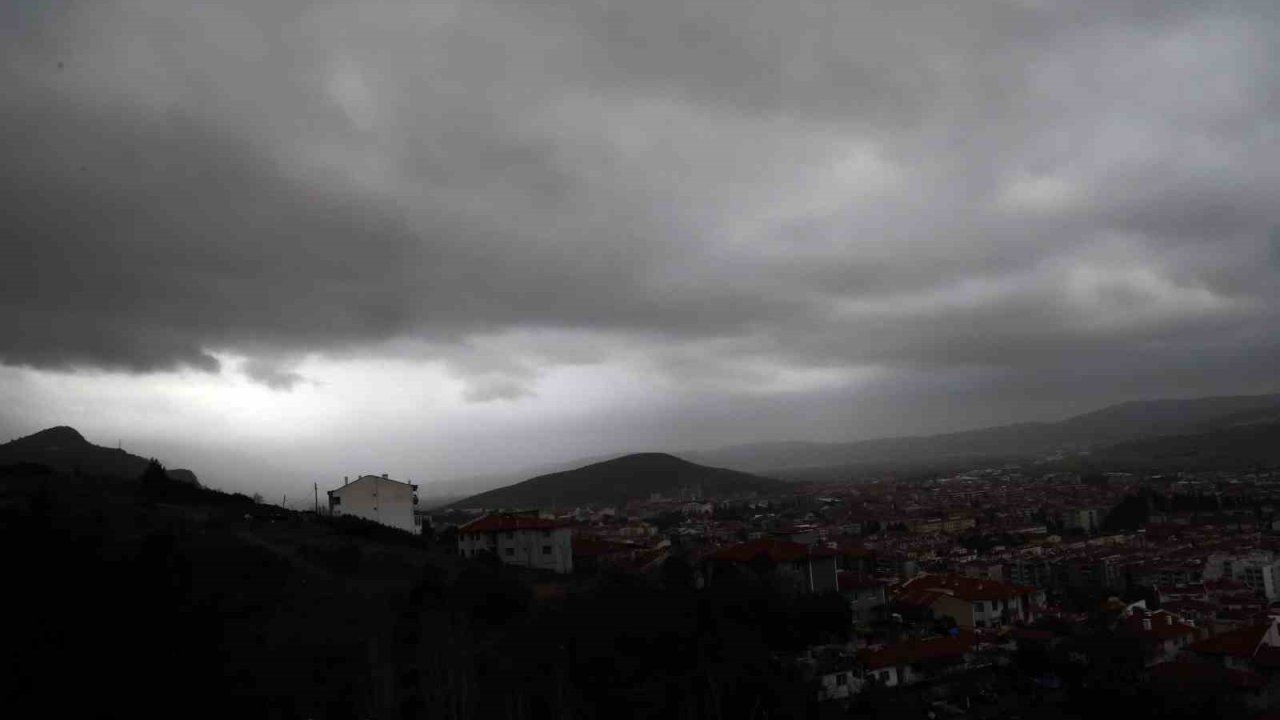 Afrika toz bulutu Muğla semalarını siyaha bürüdü