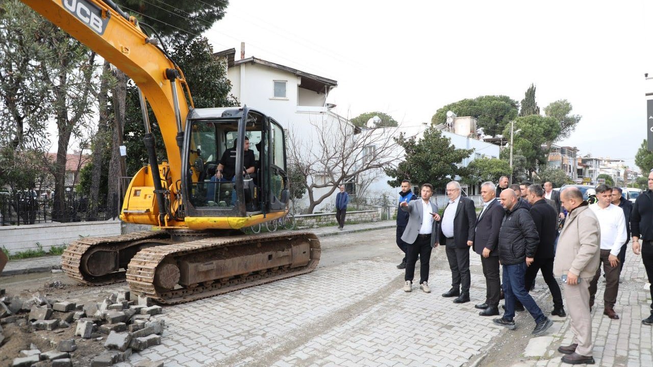 Edremit Belediyesi’nden İkizçay Mahallesi’nde yoğun yol mesaisi