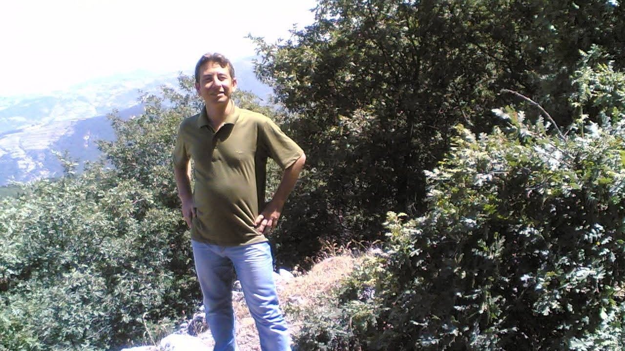 Halı sahada kalp krizi geçiren öğretmen hayatını kaybetti