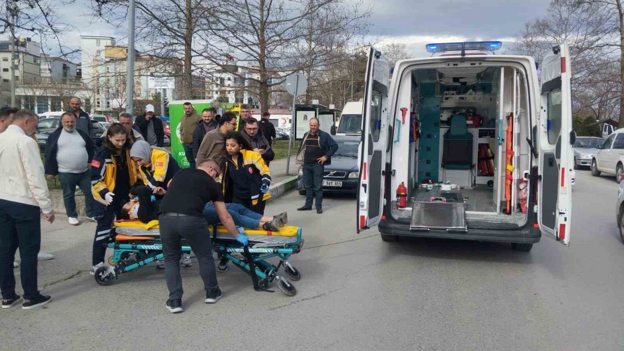 Çarşamba’da otomobilin çarptığı motosikletli yaralandı