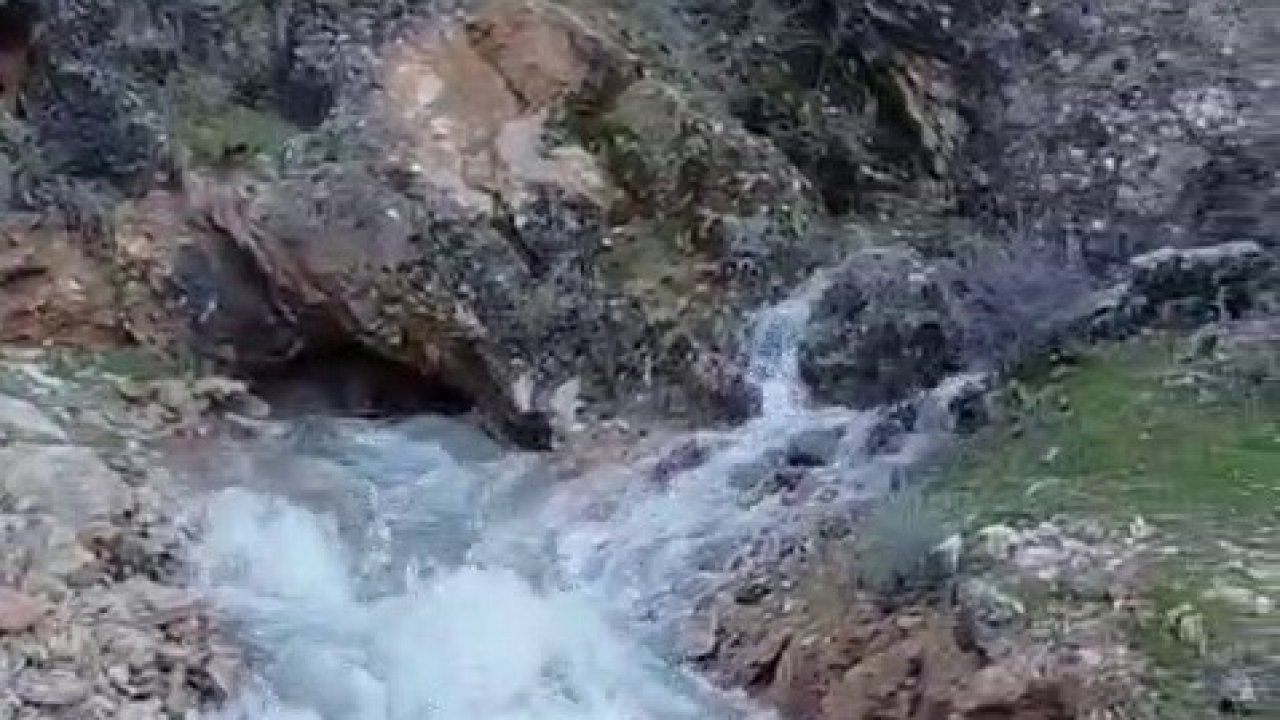 Kayalık alandan sular çıktı