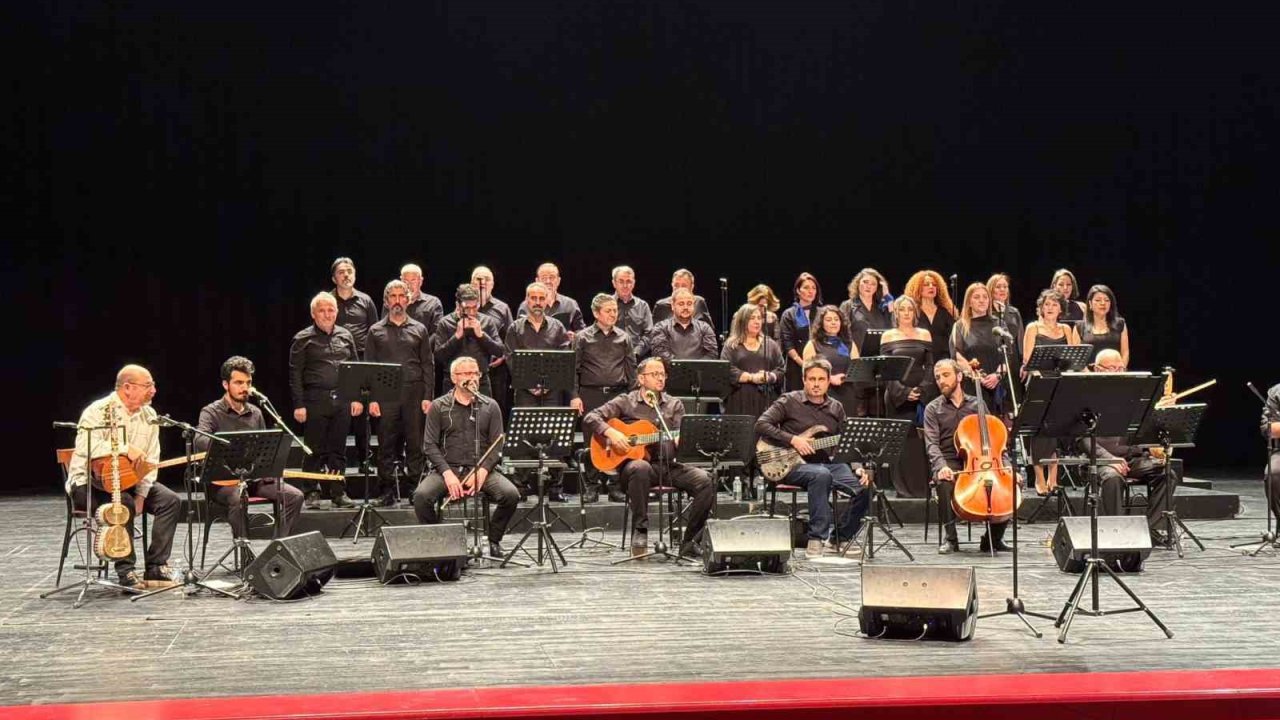 ’Hayattan Sesler Korosu’ndan ayakta alkışlanan konser