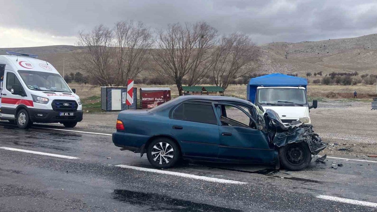 Otomobillerin çarpıştığı kazada sürücülerden biri yaralandı